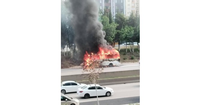 İşçi servisi alev alev yandı