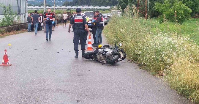 Otomobil ile motosikletin çarpıştığı kazada 1 kişi hayatını kaybetti