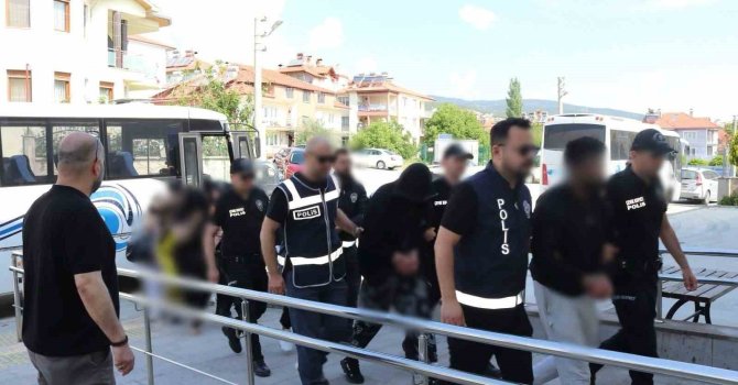 Burdur’da fuhuş operasyonunda 8 şüpheli tutuklandı