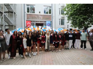 AÜ Sağlık Hizmetleri MYO öğrencileri mezun oldu