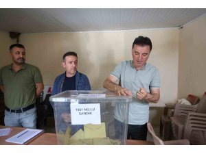 Ölen eşinin yerine muhtar seçildi