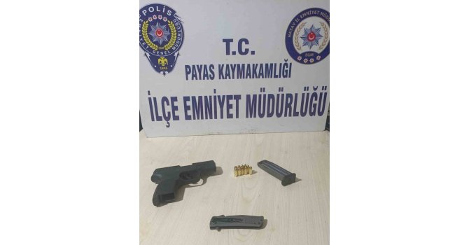 Durdurulan şahısların üzerlerinden ruhsatsız silah çıktı