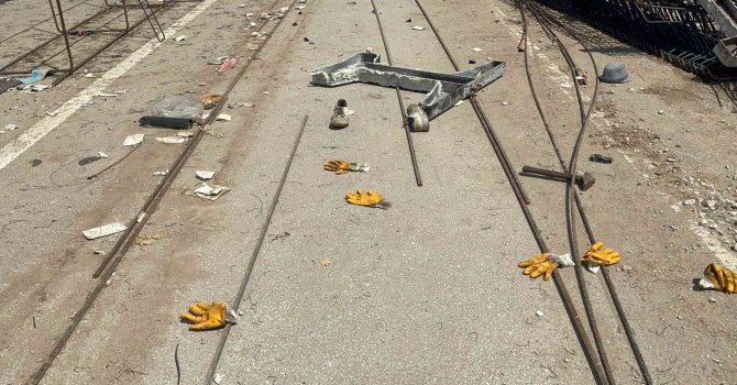 Üst geçit çalışmasında vincin kaldırdığı demir yüklü halat koptu: 3 işçi yaralandı