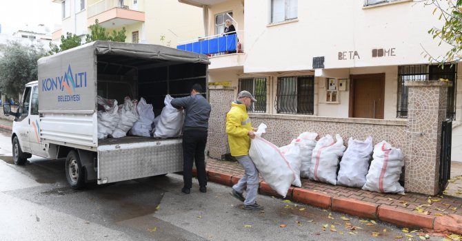 Konyaaltı Belediyesi evleri ısıtıyor