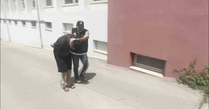 Otomobilinde uyuşturucu satan şüpheli tutuklandı