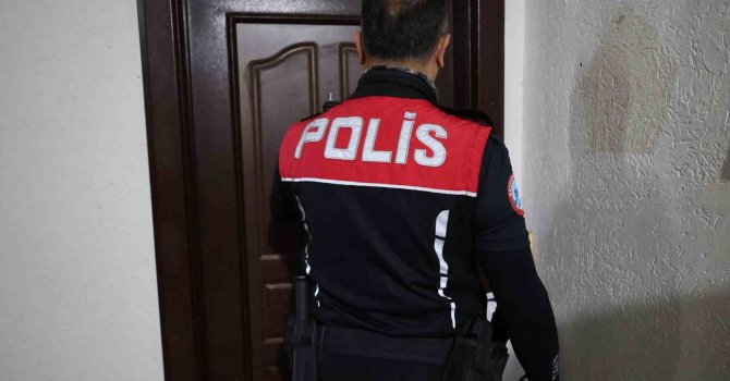Mersin’de 54 adrese operasyon: 89 aranan şahıs yakalandı