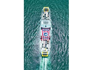 ’Şampiyon Kahramanmaraş İstiklalspor’ yazılı dev pankart denizde dalgalandı