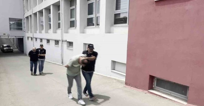 Adana’da ’satmıyoruz, kullanıyoruz’ diyen 2 torbacı tutuklandı