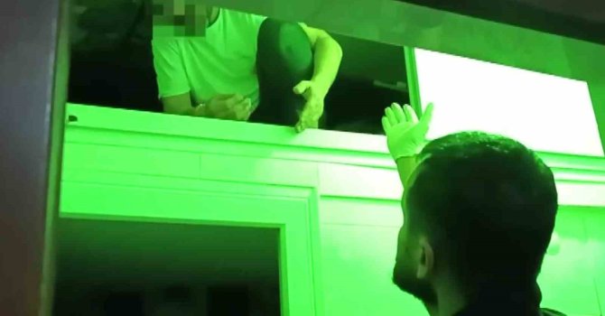 Firari torbacılara operasyon: Biri tavan arasında 10 hükümlü yakalandı