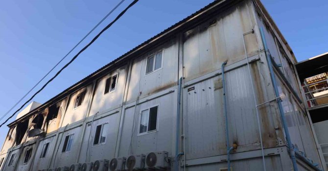 Şantiyede çıkan yangın büyümeden itfaiye ekipleri söndürüldü