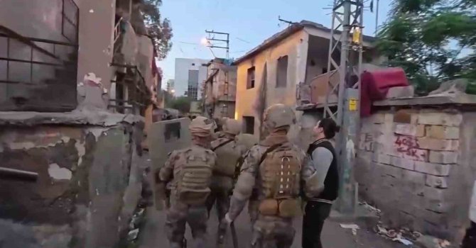 Adana’da torbacı operasyonu: 15 tutuklama