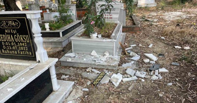 Bayram arifesinde mezarlığa gelen vatandaşlar hayatlarının şokunu yaşadı