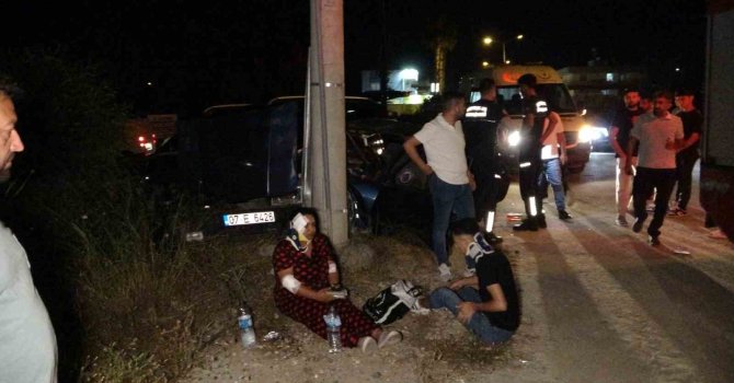 Tur aracıyla çarpışan Tofaş’taki 3 kişi yaralandı