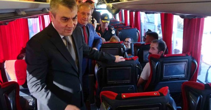 Vali yolcuları tebrik etti, ceza yiyen otobüsün sürücüsünü uyardı