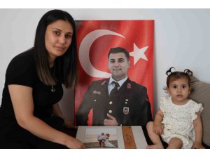 Duygulandıran hikaye: Şehit eşiyle yaptıklarını şimdi 13 aylık kızıyla yapıyor