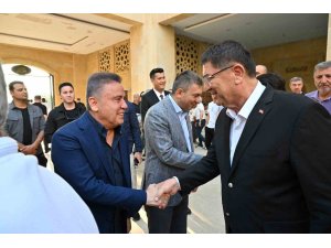 Başkan Muhittin Böcek protokol ve vatandaşlarla bayramlaştı