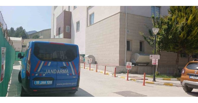 Elini kıyma makinesine kaptıran genç kız ağır yaralandı