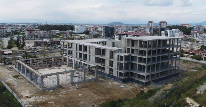 Serik Kültür Merkezi bünyesindeki düğün salonu inşaatı hızla yükseliyor