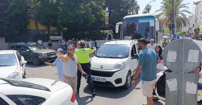 Antalya’da zincirleme kaza: 2.4 promil alkollü sürücünün ehliyetine el konuldu