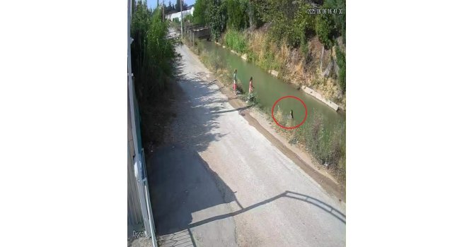 Küçük çocuğun sulama kanalına düşüp hayatını kaybettiği olay anının görüntüleri ortaya çıktı