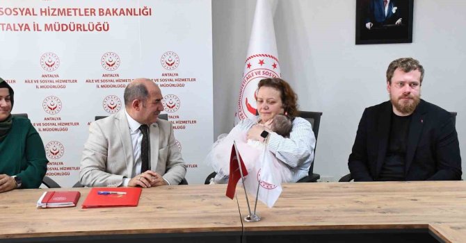 Antalya Havalimanı’nda doğan ve tuvalete bırakılan bebek, Rus yetkililere teslim edildi