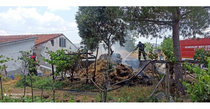 Burdur’da 1 ton saman balyası yandı