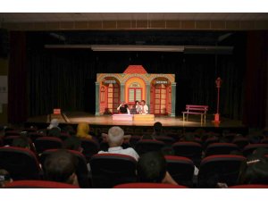 Şehir Tiyatrosu perdelerini Erdemlili çocuklar için açtı