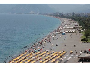 Antalya’da termometreler 35 dereceyi gösterdi, LGS’den çıkanlar denize koştu