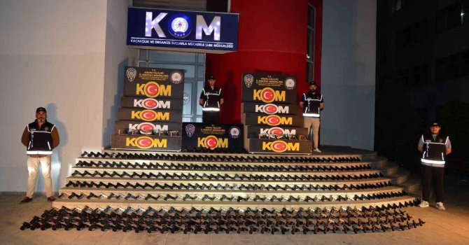 Adana’da tırdaki tarım aletlerine zulalanmış 420 ruhsatsız tabanca ele geçirildi