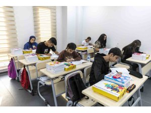 Mersin’de YKS’ye girecek öğrencilere uzman desteği