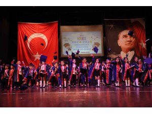 Büyükşehir kreşlerinde 208 öğrenci kep fırlatıp mezun oldu