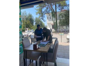 Kemer’de zabıta fiyat etiketlerini denetledi