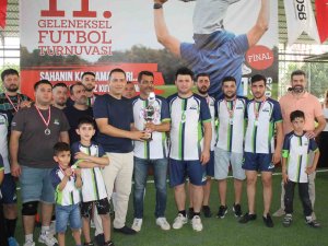 AOSB 11’inci Futbol Turnuvasının Şampiyonasında dereceye girenlere ödülleri verildi