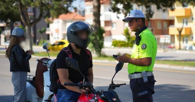 Isparta’da trafik ve asayiş uygulaması: 7 araca ceza kesildi