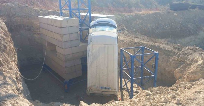 Minibüsün devrildiği kazada 4 kişi yaralandı