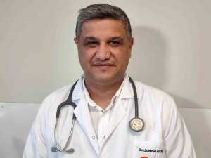 Doç Dr. Aktaş: "Sıcak çarpmasına karşı günde en az 2 litre su için"