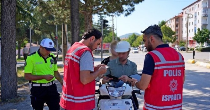 Isparta’da kusurlu bulunan 34 sürücüye idari para cezası