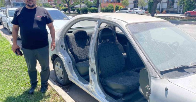 Adana’da gazetecinin otomobilinin kapıları çalındı: O anlar kamerada