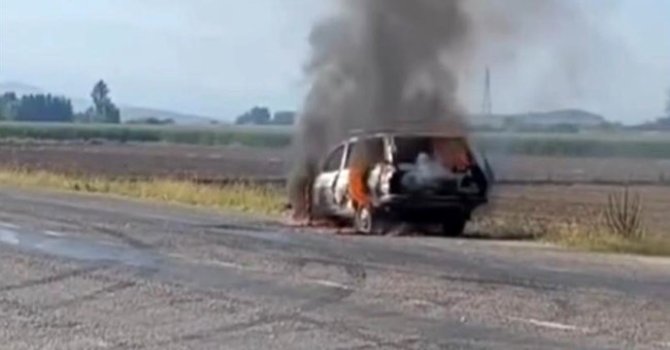 Seyir halinde yanan araç hurdaya döndü