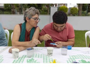 Mersin’de özel çocuklar ve anneleri seramik kursunda buluşuyor