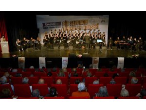 Mersin’de emekli korosundan duygu dolu türkü gecesi