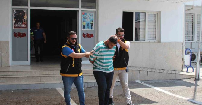 Adana’da komşu sevmeyen şüpheli 7 araca zarar verdi