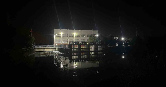 Sulama kanalına düşen bisikletini almak isterken akıntıya kapılıp kayboldu