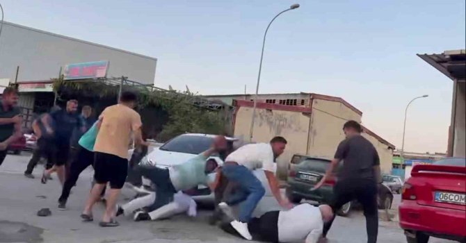 Kaza sonrası tekmeli, yumruklu kavga