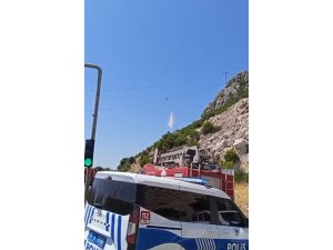 Antalya’da ormanlık alanda çıkan yangın kontrol altına alındı