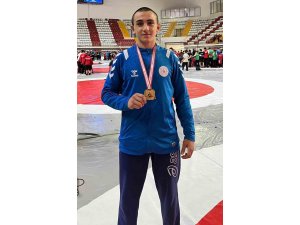 Korkuteli’nin güreşçisi 78 kiloda Türkiye şampiyonu oldu