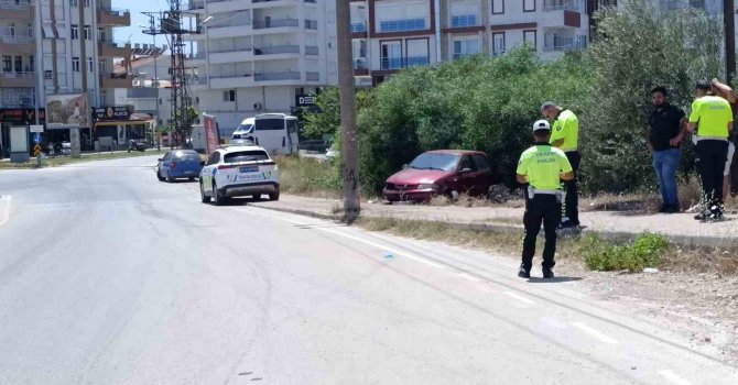 Manavgat’ta direğe çarpan otomobil sürücüsü yaralandı