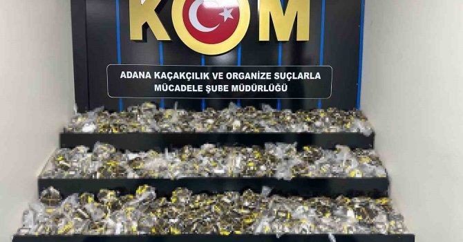 Adana’da 1 tondan fazla tütün, binlere sahte bandrol ele geçirildi
