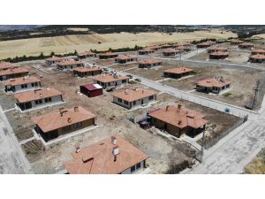 Köy konutlarında yaşam başladı: "Çadırlarda, konteynerlerde yaşadık ama şimdi evlerimizdeyiz"