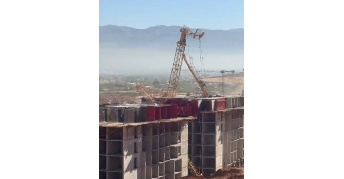 Kule vinç devrildi, 1 işçi öldü